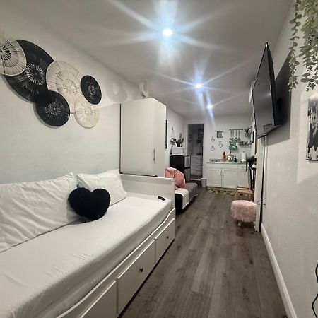 Tiny Place W Private Hot Jacuzzi 7 Min To Miami International Airport Экстерьер фото