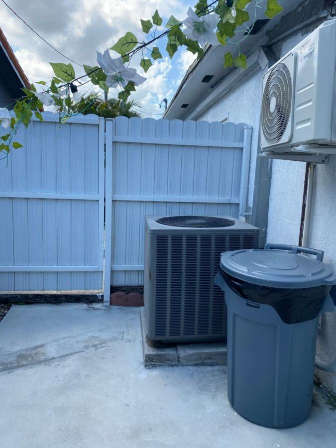 Tiny Place W Private Hot Jacuzzi 7 Min To Miami International Airport Экстерьер фото