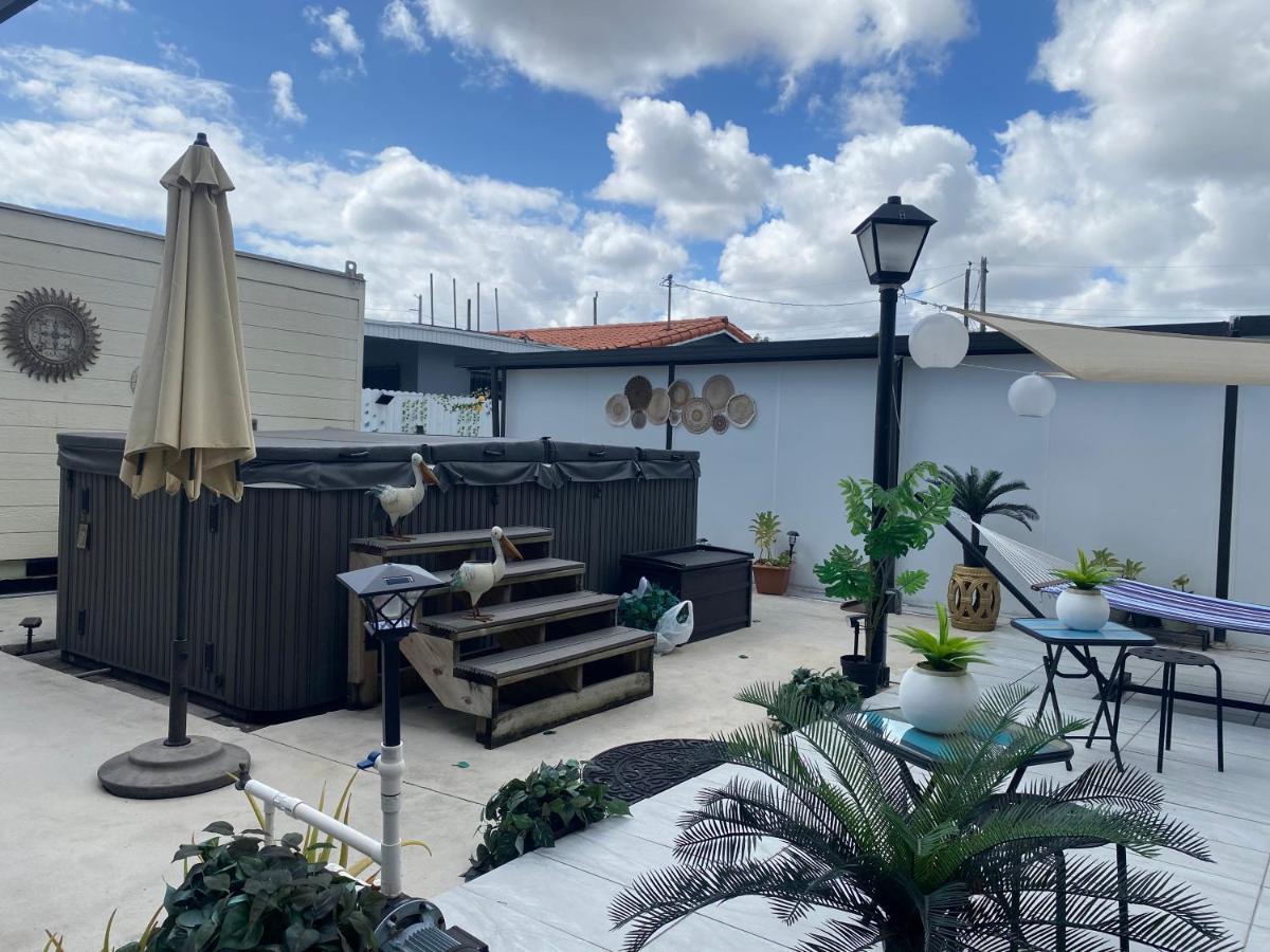 Tiny Place W Private Hot Jacuzzi 7 Min To Miami International Airport Экстерьер фото