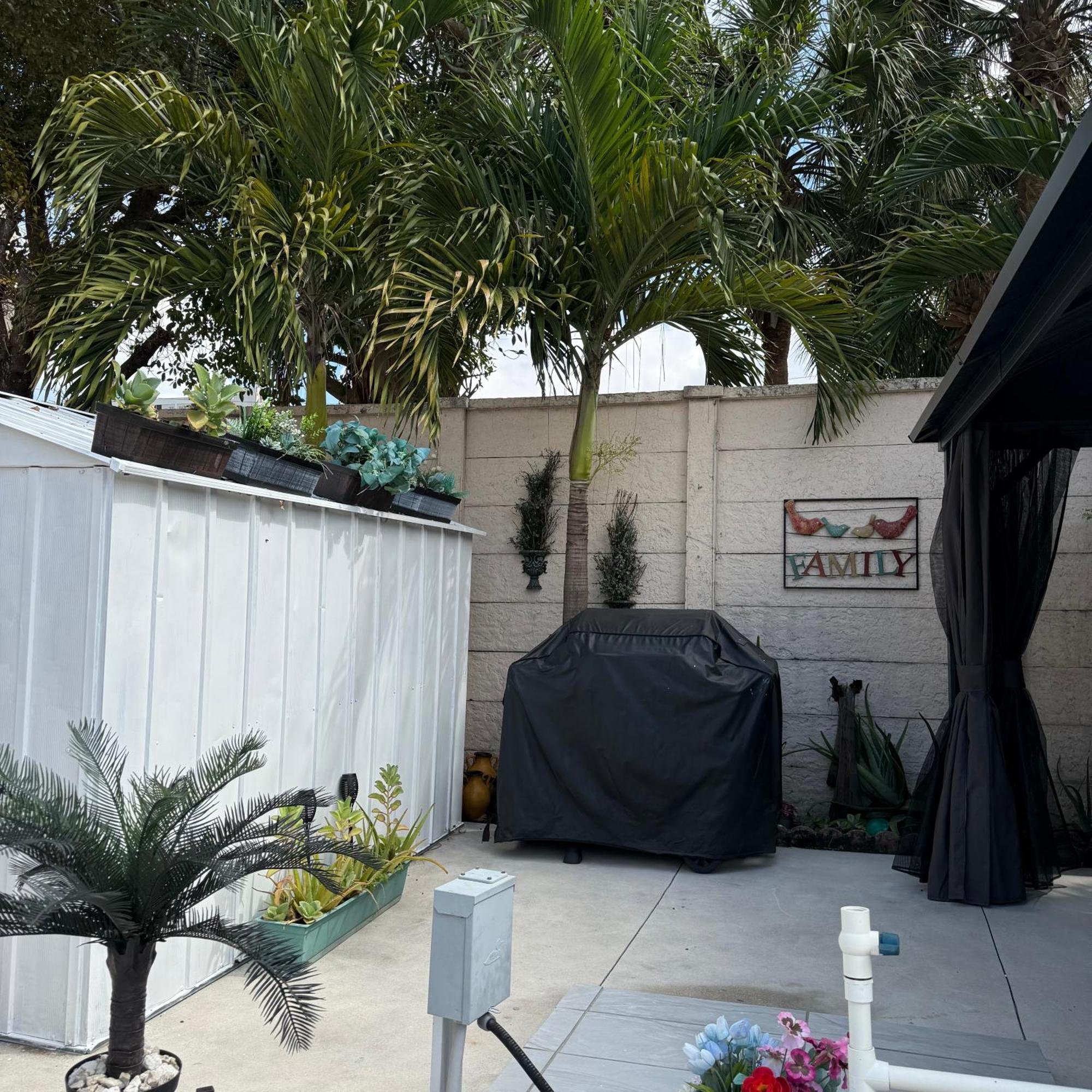 Tiny Place W Private Hot Jacuzzi 7 Min To Miami International Airport Экстерьер фото