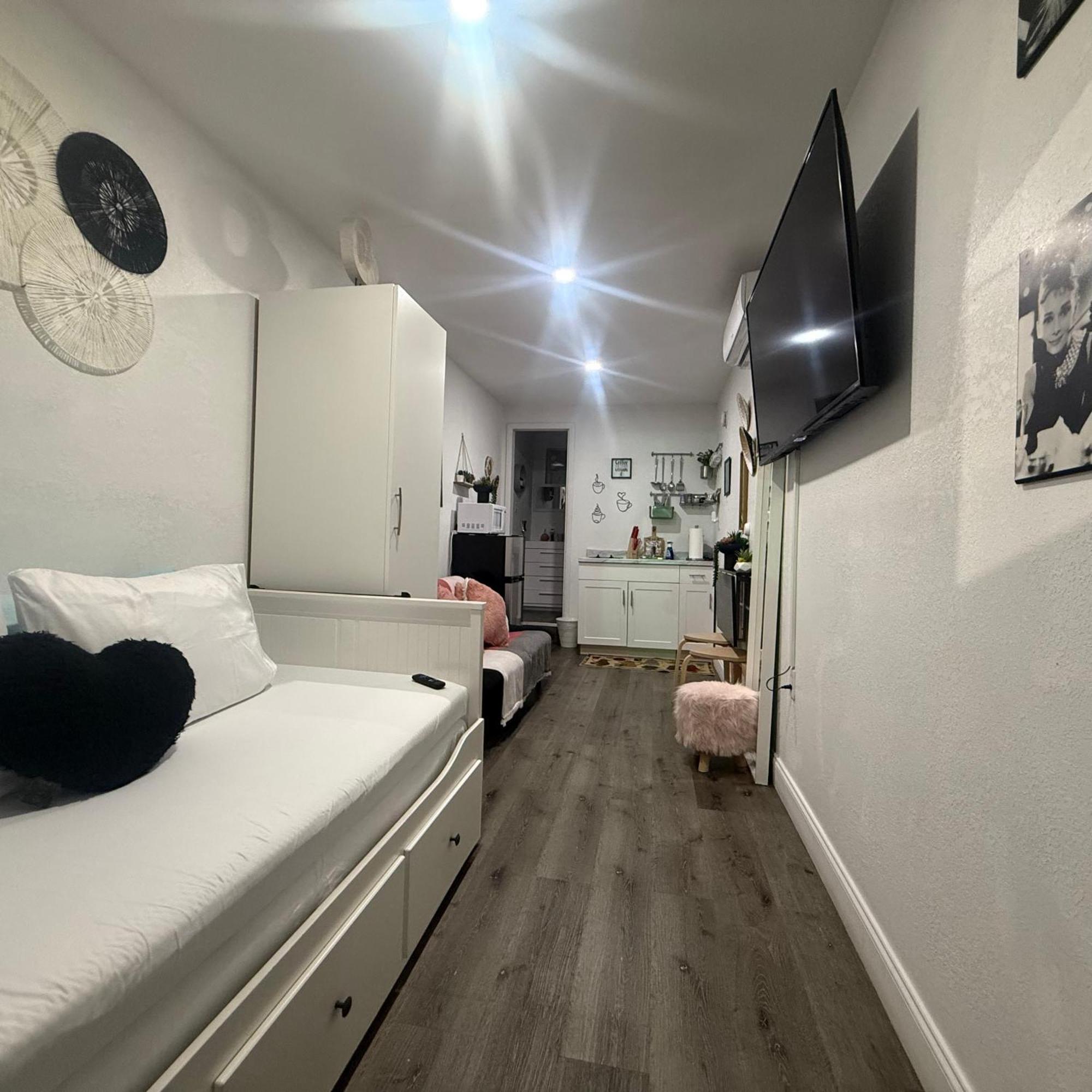 Tiny Place W Private Hot Jacuzzi 7 Min To Miami International Airport Экстерьер фото